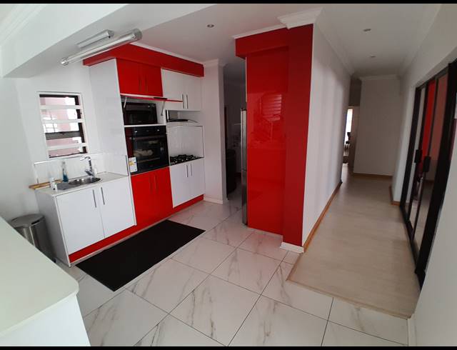 3 BEDROOM BED & BREAKFAST FOR SALE IN SAFARI GARDENS
